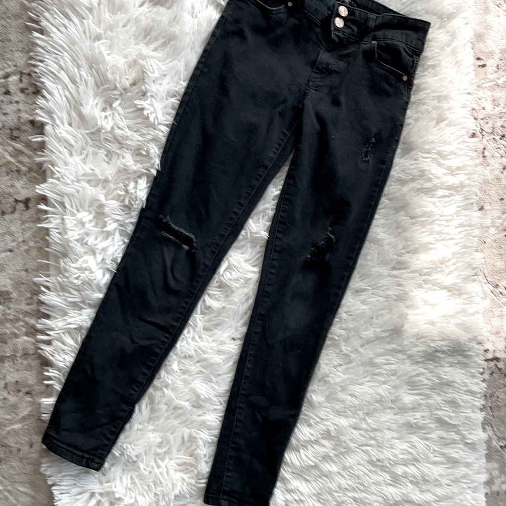 Little girl’s distressed jeans
